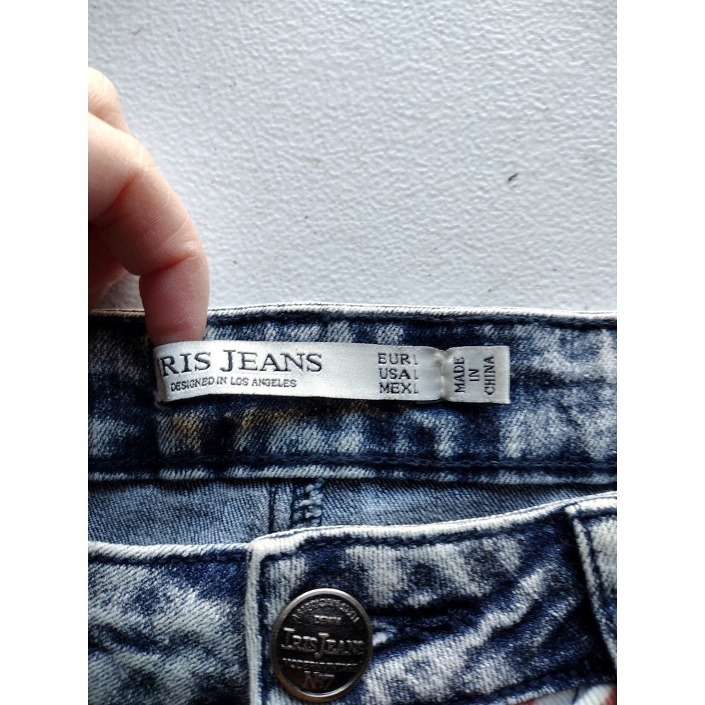 Iris Jeans Womens Size L Acid Wash Southwestern Print Frayed Denim Shorts - Picture 3 of 5